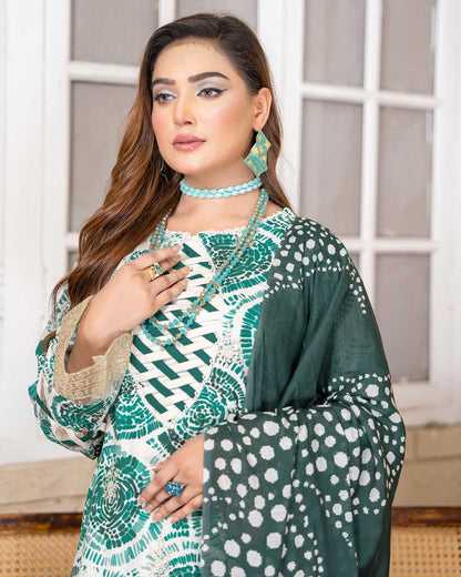 Close-up of embroidered appliquŽ work on shirt of Grace Hazel Aalaya